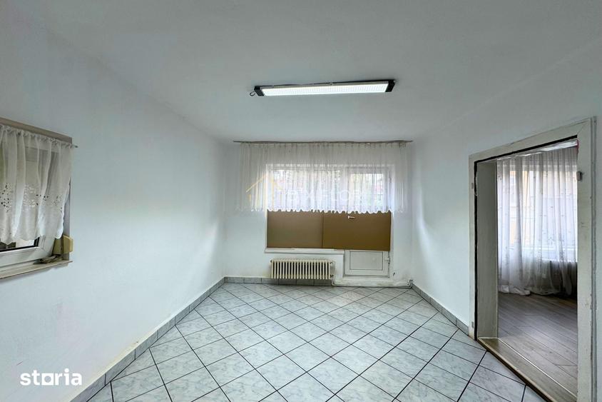 Casă cu 9 camere cu Teren 336 Mp în Central