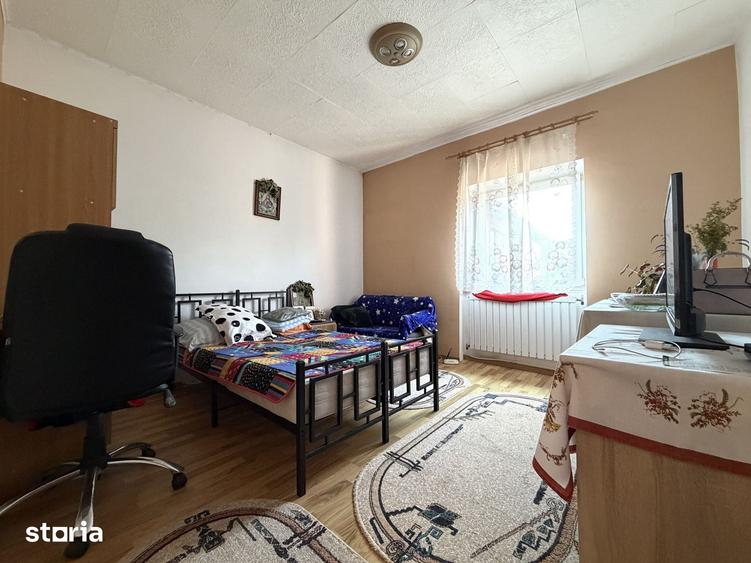 Casă cu 6 camere cu Teren 641 Mp în Central