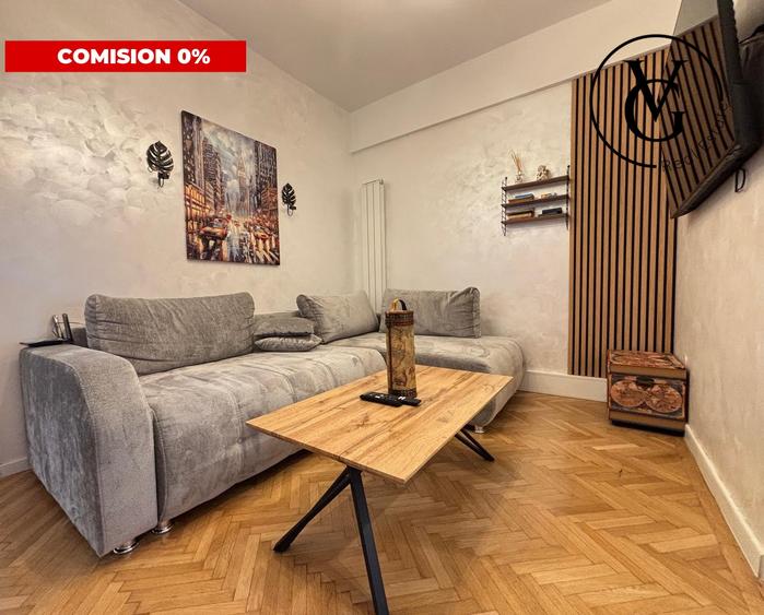Apartament cu 4 camere semidecomandat, mobilat în P-ța Universității