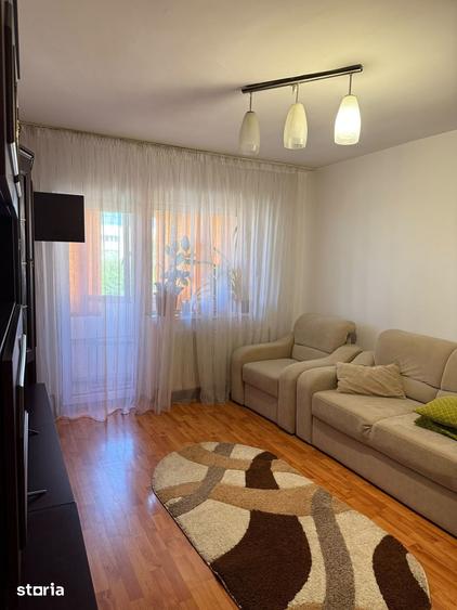 Apartament cu 4 camere decomandat în Calea București