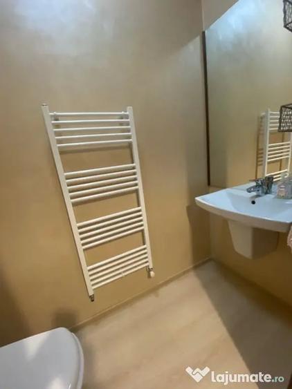 Casă cu 4 camere cu Teren 300 Mp în Central
