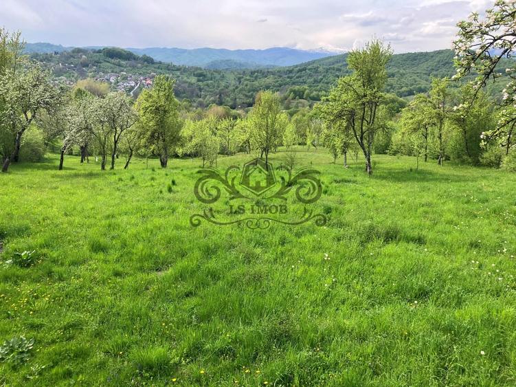 Casă cu 4 camere cu Garaj în Albeștii de Muscel