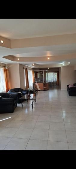 Apartament cu 3 camere în Intim