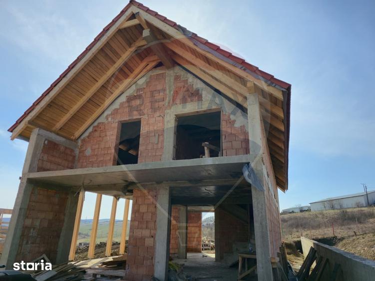 Casă cu 4 camere cu Teren 800 Mp în Jucu