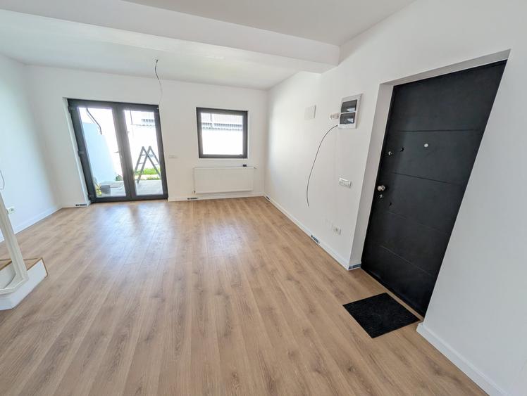 Casă individuală cu 4 camere cu Teren 100 Mp în Tunari