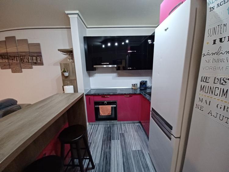 Apartament cu 2 camere semidecomandat, mobilat în Central — fotografia 3