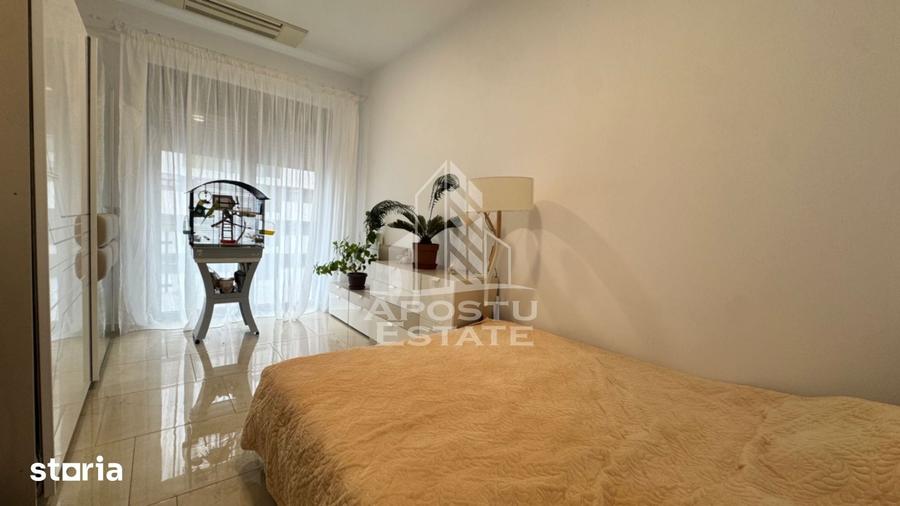 Apartament cu 4 camere în Torontalului