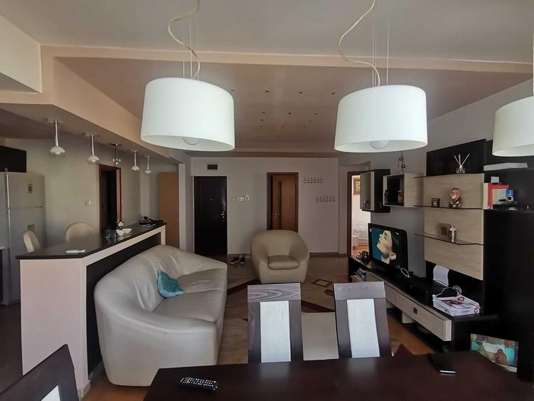 Apartament cu 3 camere decomandat în Nufărul