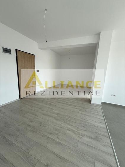 Apartament cu 3 camere semidecomandat în Central — fotografia 1