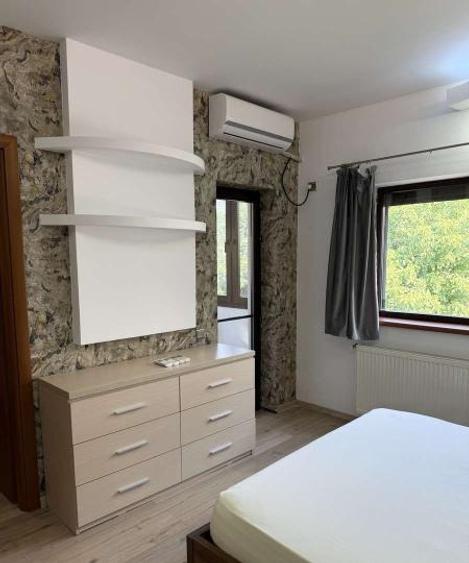 Casă individuală cu 5 camere cu Teren 200 Mp în Domenii