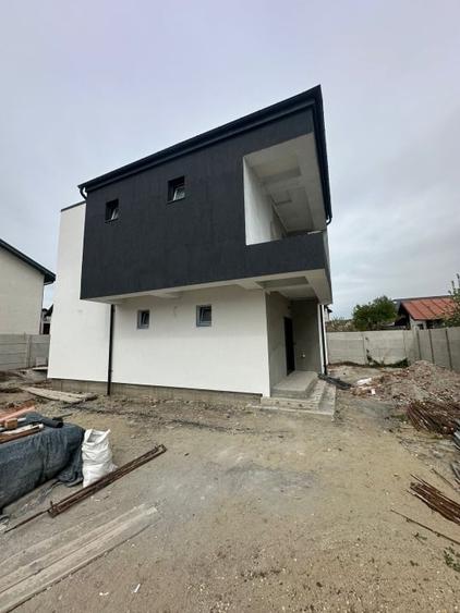 Casă individuală cu 5 camere cu Canalizare în Bragadiru