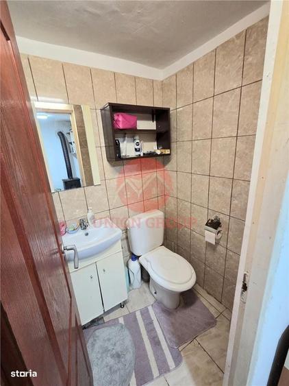 Casă cu 2 camere decomandat în Vadu
