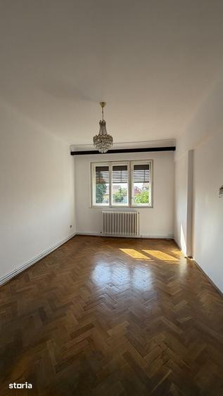 Apartament cu 3 camere decomandat în Gruia