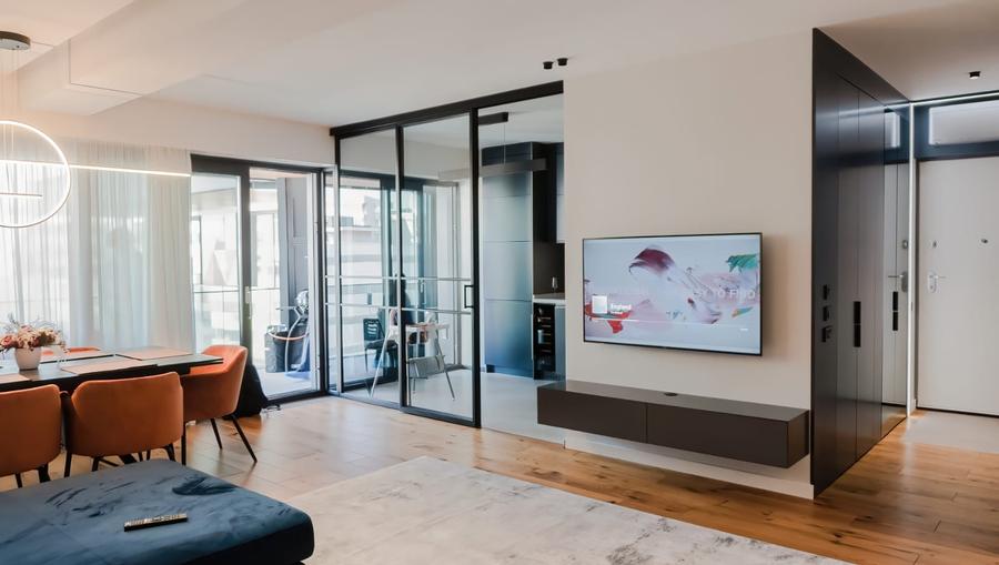 Apartament cu 3 camere decomandat în P-ța Victoriei