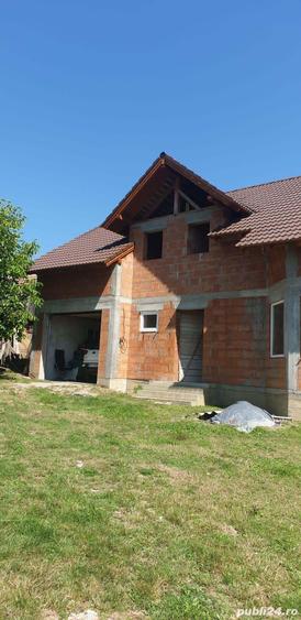 Casă cu 4 camere cu Teren 50000 Mp în Pinticu