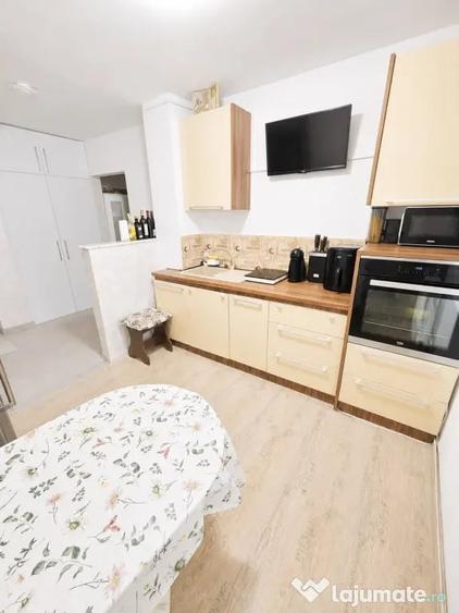 Apartament cu 2 camere decomandat în Trocadero