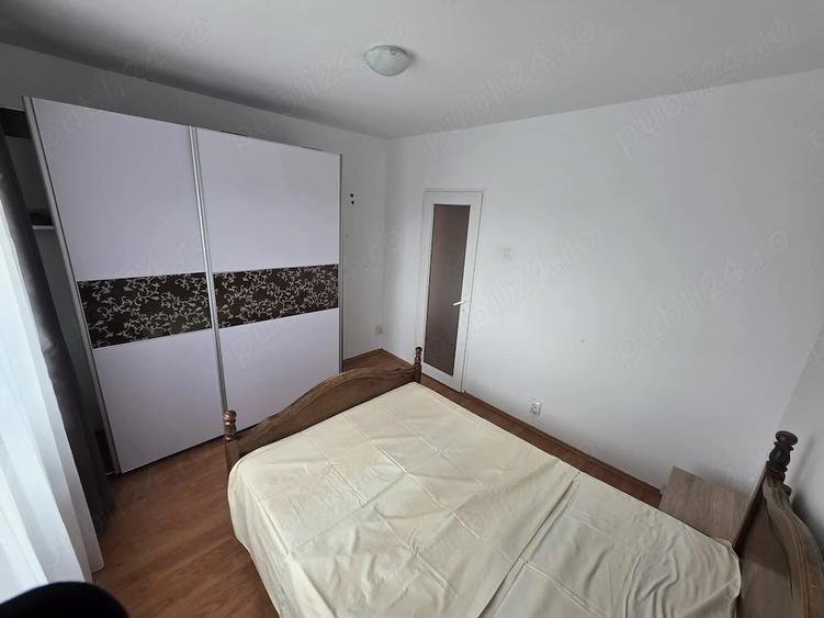 Apartament cu 3 camere decomandat în Astra