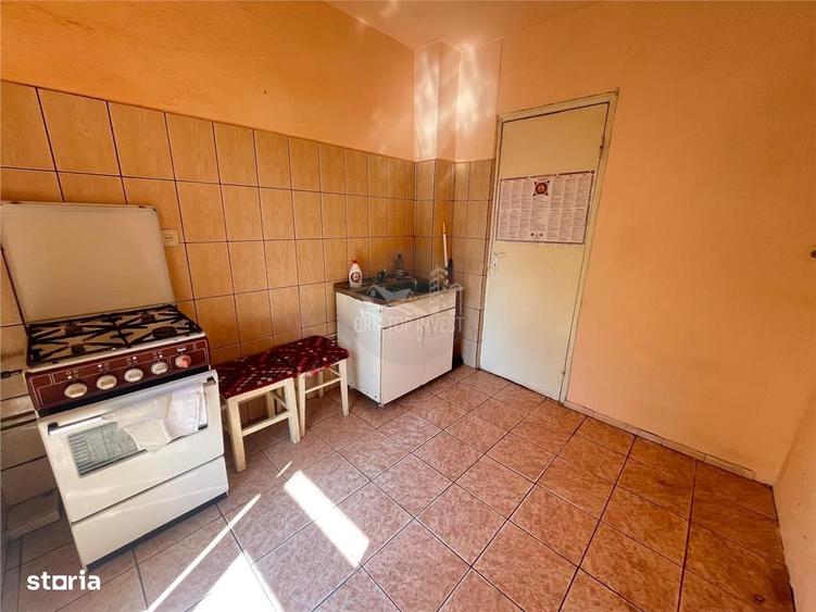 Apartament 2 camere decomandat balcon pivnita zona Vasile Aaron - 16