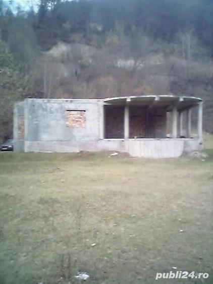 Casă cu 4 camere în Podu Dâmboviței