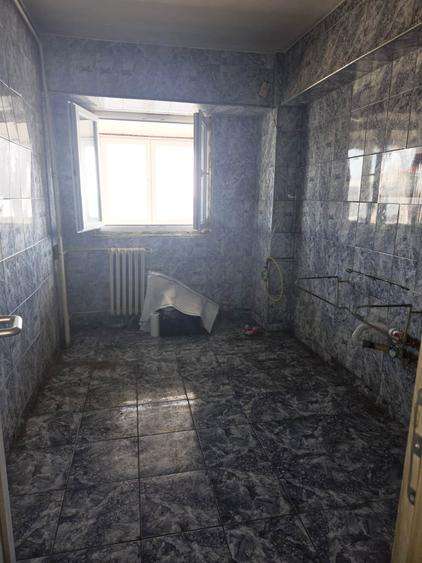 Apartament cu 3 camere decomandat în Apărătorii Patriei