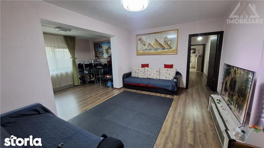 Apartament cu 3 camere semidecomandat în Central