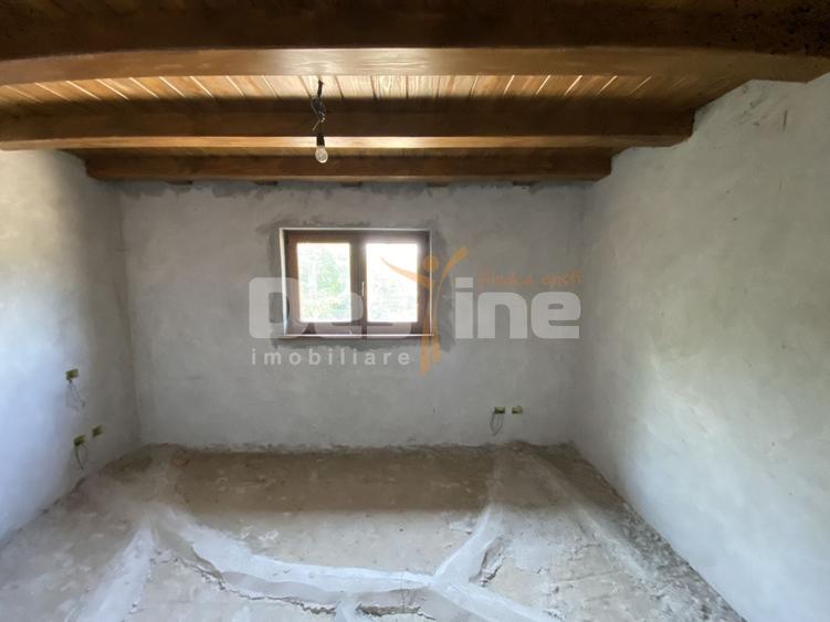 Casă individuală cu 7 camere cu Canalizare în Borlești