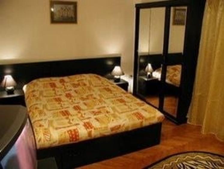 Garsonieră decomandată în P-ța Unirii