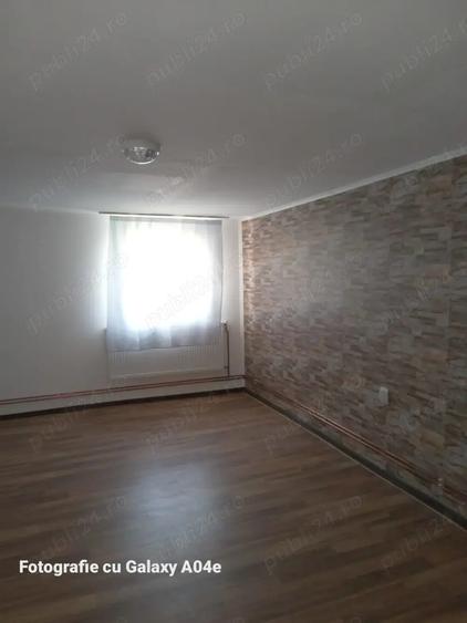 Casă cu 3 camere cu Teren 500 Mp în Predeal