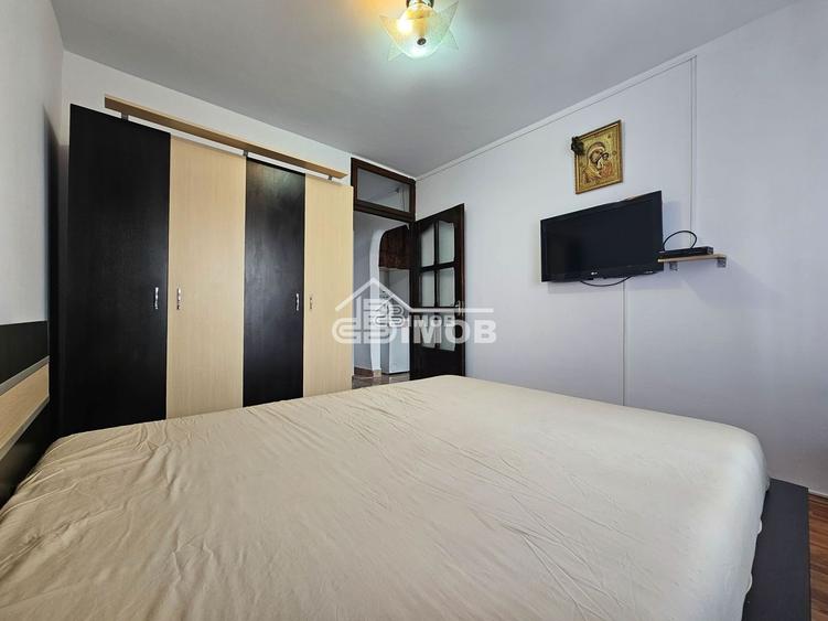 Apartament cu 3 camere, mobilat în Micro 3