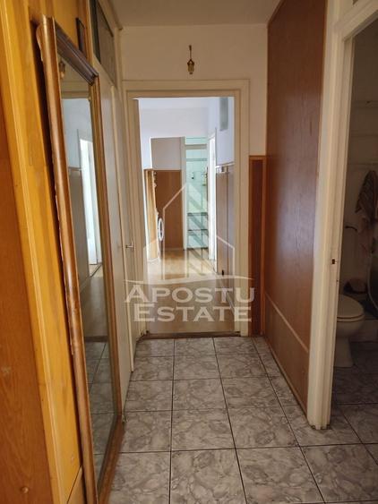 Apartament cu 3 camere decomandat, mobilat în Lipovei