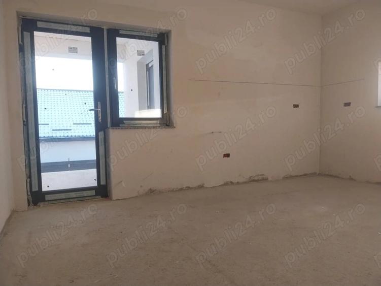 Casă cu 4 camere cu Teren 500 Mp în Dumești