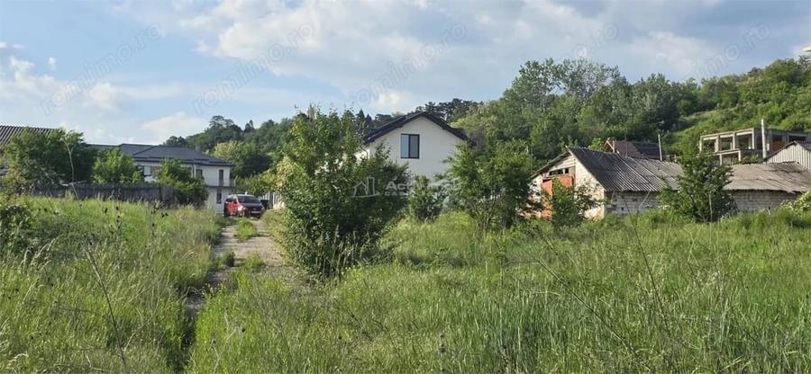 Teren de 800 mp, în Valea
