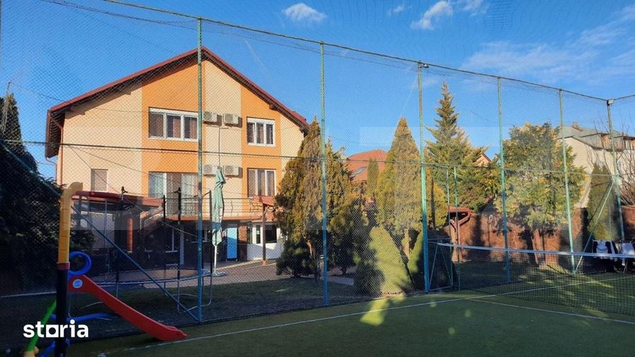 Casă cu 9 camere cu Teren 868 Mp în Micro 1