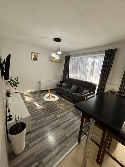 Apartament cu 3 camere semidecomandat în Bragadiru