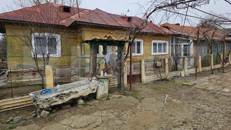Casă cu Teren 1688 Mp în Brădești