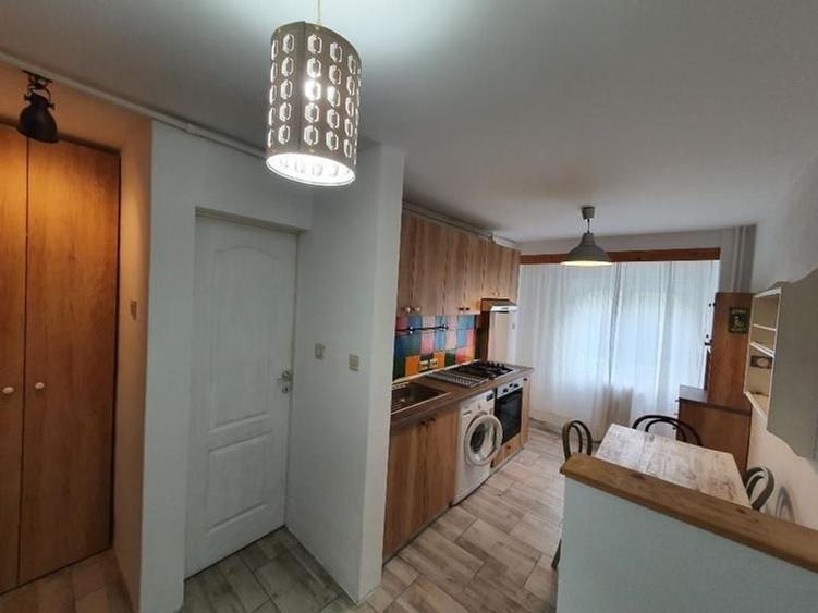 Garsonieră decomandată în Decebal