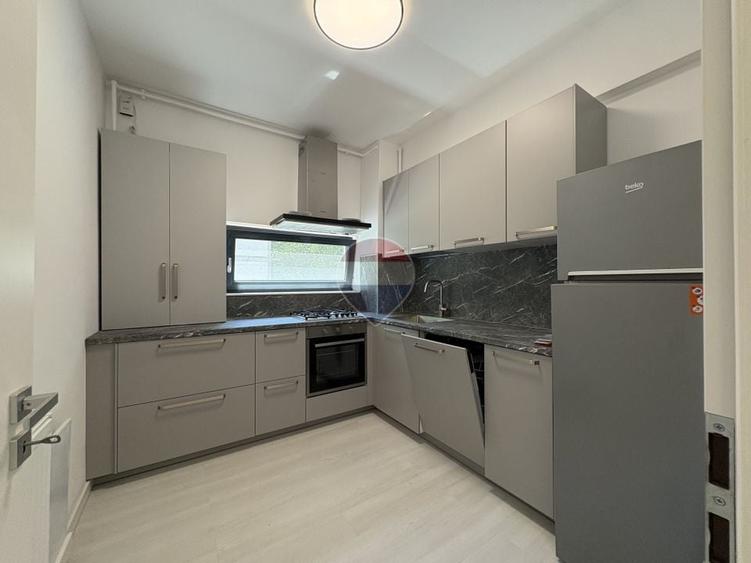Apartament cu 2 camere semidecomandat, mobilat în Central