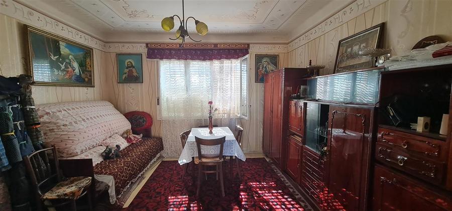 Casă individuală cu 8 camere cu Canalizare în Micălaca