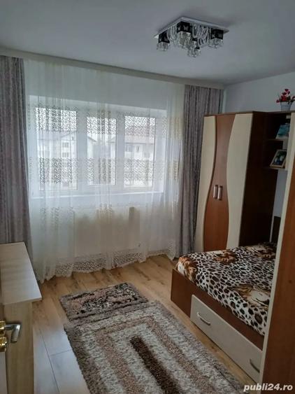 Apartament cu 3 camere decomandat în Pucioasa