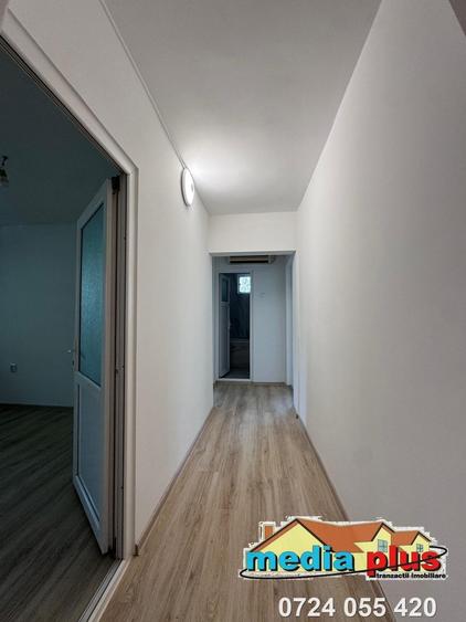 Apartament cu 3 camere semidecomandat în Micro 40