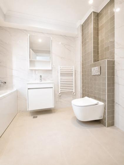 Apartament cu 3 camere decomandat în Energia