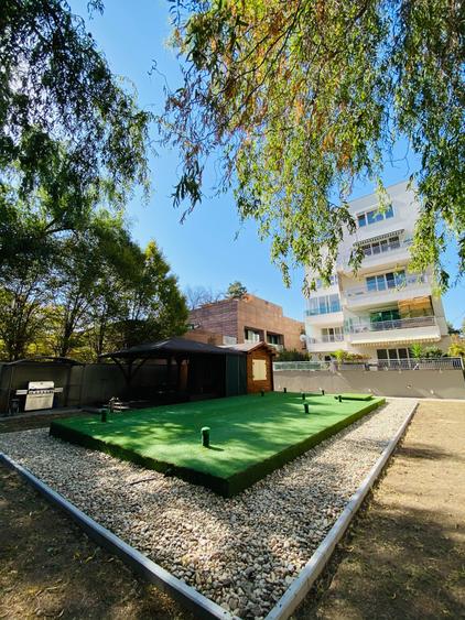 Penthouse cu 7 camere decomandat, mobilat în Nordului