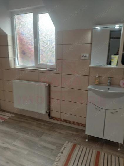 Casă cu 5 camere cu Teren 1100 Mp în Poiana
