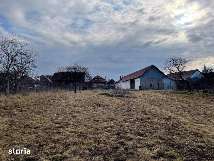 Casă cu 3 camere cu Teren 4400 Mp în Perișani