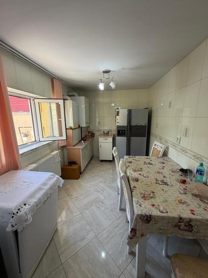 Casă cu 6 camere cu Canalizare în Fundeni