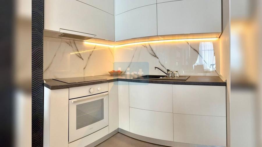 Apartament cu 2 camere semidecomandat, mobilat în Central
