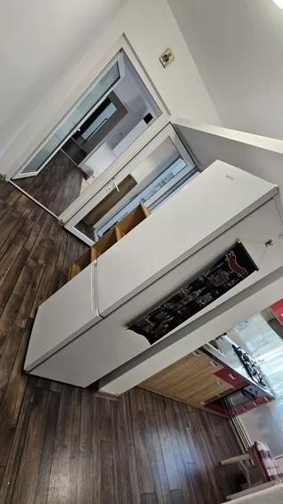 Apartament cu 3 camere semidecomandat în Tomis Nord