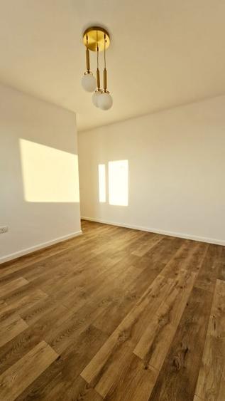 Apartament cu 3 camere decomandat în Andronache