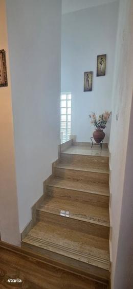 Casă cu 6 camere cu Teren 500 Mp în Malu Mare