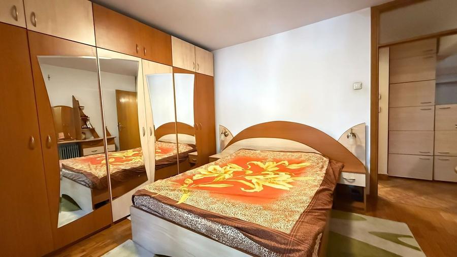 Apartament cu 3 camere decomandat în Decebal